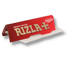 A single pack of Rizla Red Regular showing medium weight square cornered papers.