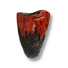 Close-up of Erik Nørding Freehand Rustic 175 showing faceted bowl, rustic detailing and black acrylic stem