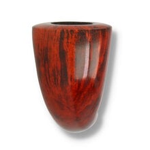 Close-up of the Queen Pipe 711 bowl showing smooth polished grain and deep ruby colouring.