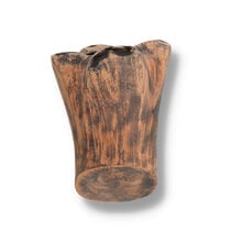 Front of the bowl showing flat base and black grain pattern